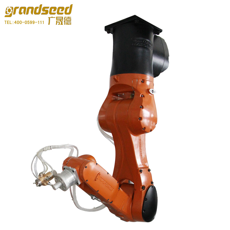 What are the characteristics of spraying robots